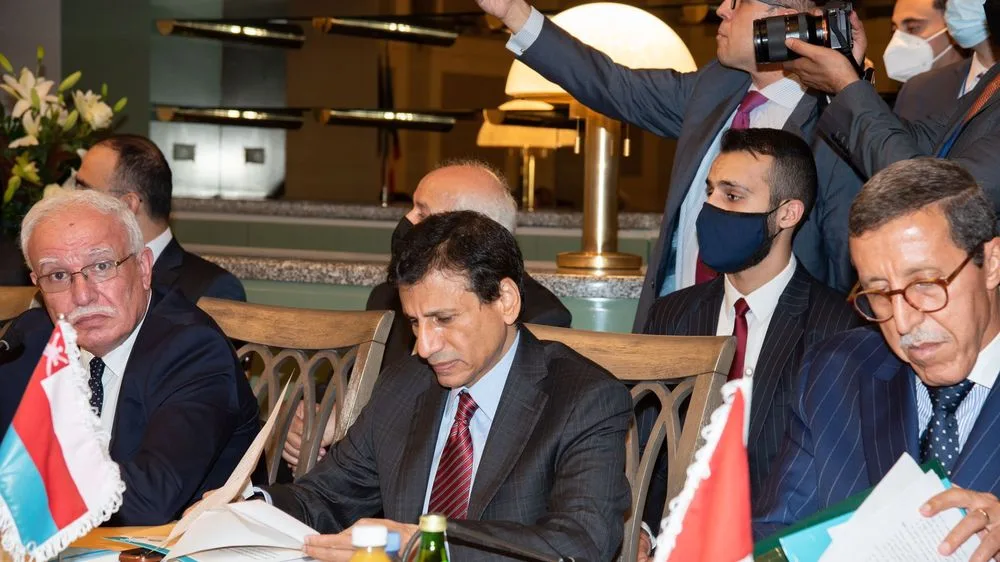 السلطنة تؤكد على مواقفها الثابتة في القضايا العربية خلال اجتماع وزاري عربي