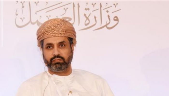 وزير العمل يصدر قرارًا وزاريًا بحظر القوى العاملة غير العمانية مزاولة أكثر من ٢٠٠ مهنة
