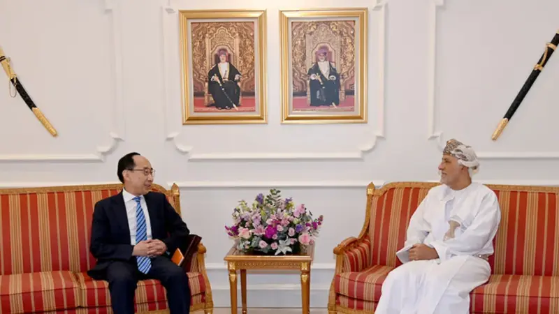 صاحب السمو السيد نائب رئيس الوزراء لشؤون الدفاع يستقبل سفير اليابان
