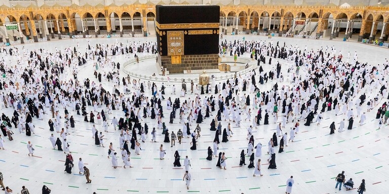 حجاج بيت الله الحرام يُنهون مناسك الحج لهذا العام