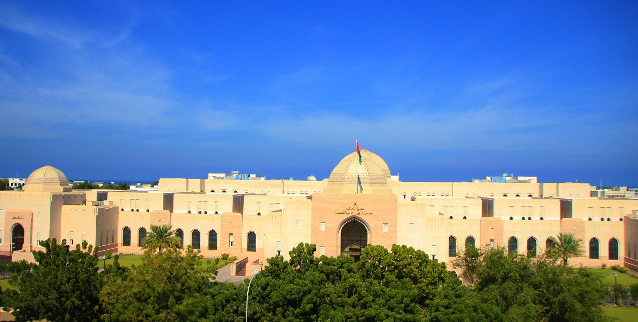 نائب رئيس المجلس الأعلى للقضاء يقوم بزيارة تفقدية إلى محكمة الاستئناف والمحكمة الابتدائية بمسقط ودائرة الكاتب بالعدل ببوشر