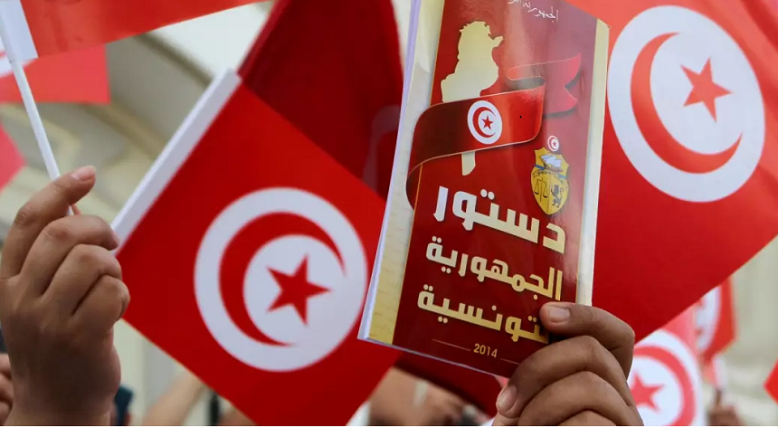 تونس تعتمد الدستور الجديد الذي اقترحه رئيس البلاد وطُرح للاستفتاء
