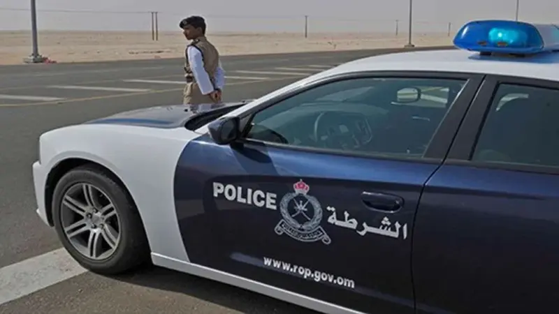 الشرطة تقبض على اثنين لسرقتهما محالا في مسقط وواحد لسرقته كابلات في نخل