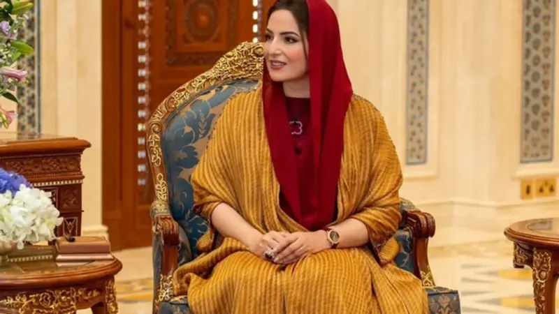 السَّيدةُ الجليلةُ تُهنّئ المرأة العُمانية بيومها السنويّ