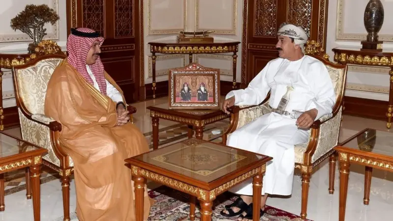 وزير المكتب السلطاني يستعرض العلاقات مع  سفيري السعودية وبنجلاديش
