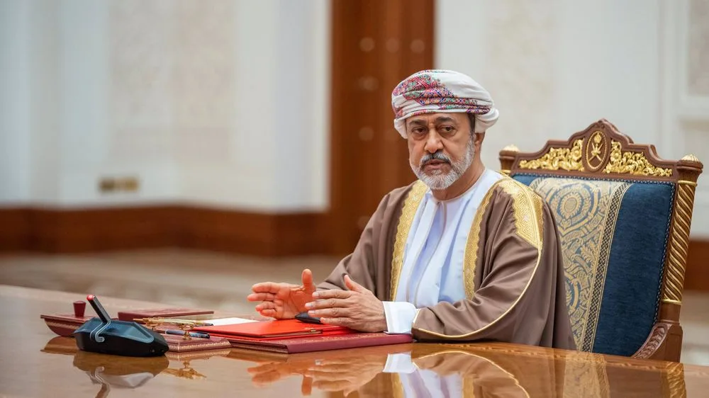 مرسومان سلطانيان بتعيين سفير متجول وتقرير صفة المنفعة العامة لمشروع