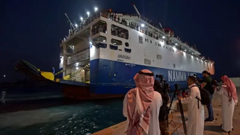 جدة السعودية تستقبل ثالث سفينة إجلاء من السودان لرعايا نحو 60 دولة