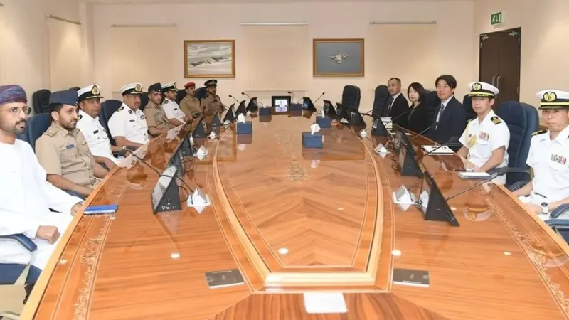 وفد وزارة الدفاع اليابانية يزور مركز الأمن البحري