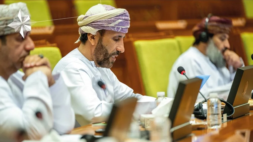 يوسف المشيخي يلقي بيانًا عاجلًا حول قلة الحركة الجوية في مطار صلالة