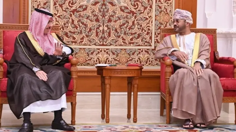 وزير الخارجية السعودي يصل إلى سلطنة عُمان