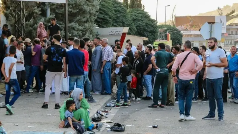 الهجمات الإسرائيلية تتسبب في فرار 100 ألف من لبنان باتجاه سوريا