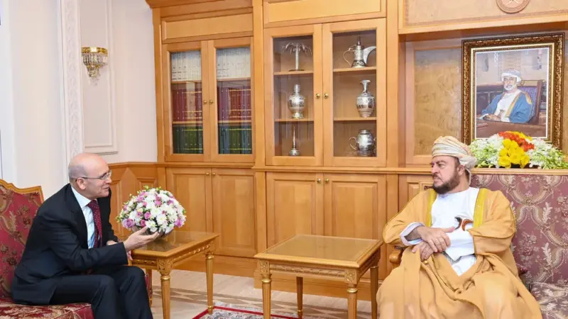 بتكليفٍ سامٍ..سمو السيد أسعد يستقبل وزير الخزانة والمالية التركي