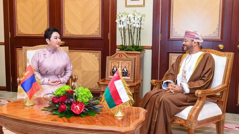 وزير الخارجية يبحث تعزيز العلاقات مع وزيرة خارجية منغوليا