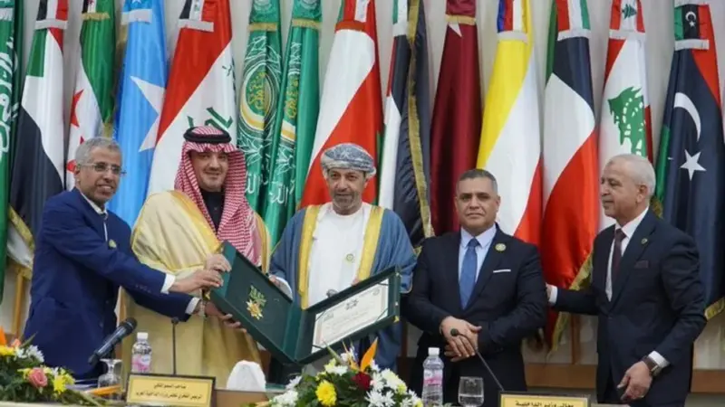 منحُ جلالة السُّلطان وسام الأمير نايف للأمن العربي الدرجة الممتازة