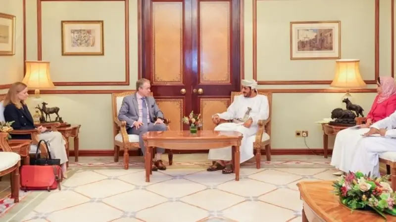وكيل الشؤون السياسية يستعرض أوجه التعاون مع مسؤول كندي