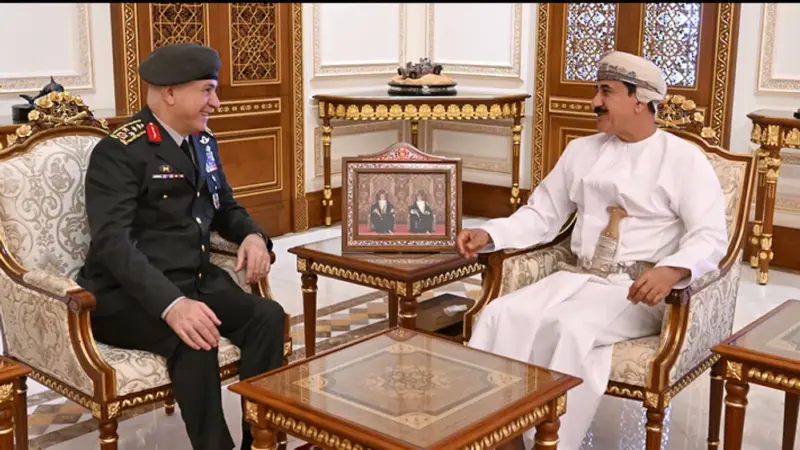وزير المكتب السُّلطاني يبحث تعزيز التعاون مع رئيس الأركان التركي