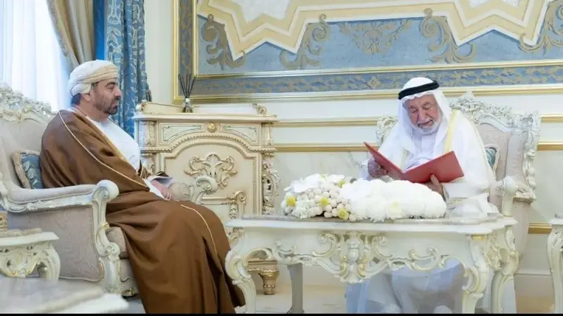 جلالة السُّلطان المعظّم يبعث رسالةً خطيّةً لحاكم إمارة الشارقة
