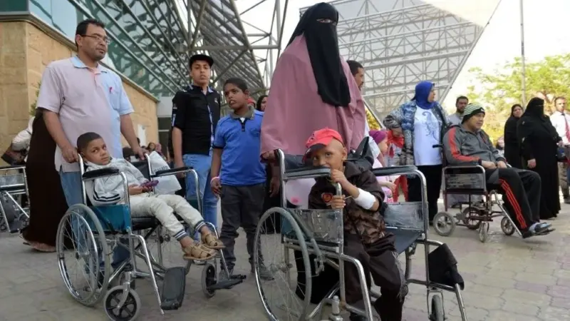 الدفعة الـ45 من المرضى تغادر قطاع غزة ضمن اتفاق وقف إطلاق النار