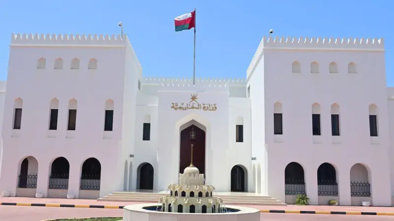 سلطنة عُمان تؤكّد على موقفها في دعم السلام والأمن بشأن اليمن