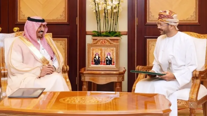 وزير الخارجية يتسلّم رسالة من نظيره السعودي  تتصل بالعلاقات