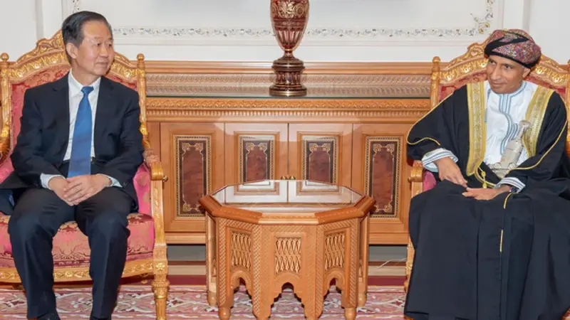 السّيد فهد يبحث التعاون مع رئيس اللجنة الدائمة لمجلس نواب الصين