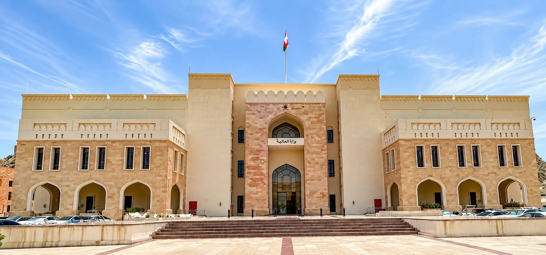 سعيد السالمي لـ«الوصال»: العقود الحكومية الجديدة تمنع تعطّل المشروع عند النزاع.. وتفتح للشركات باب التعويض قضائيًا عن تأخر المستحقات